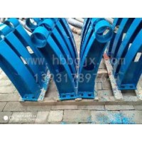 浙江防撞护栏支架定制厂家~河北泊泉机械制造制造公路防撞护栏支架