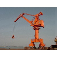 江苏无锡固定式门座起重机厂家固定式门座起重机稳固如峰起重无忧