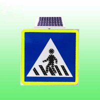 路口自发光人行道标志牌 太阳能人行道标志牌生产厂家