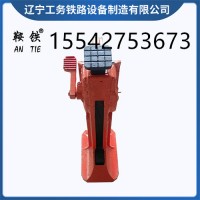　　鞍铁SCQ-150慢落型齿条起道机轨道维修器材维持寿命的小方法
