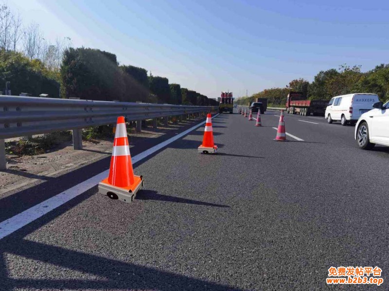 封道移动路锥机器人
