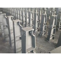 山东公路护栏支架加工厂家~河北泊泉机械制造定制铸铁支架
