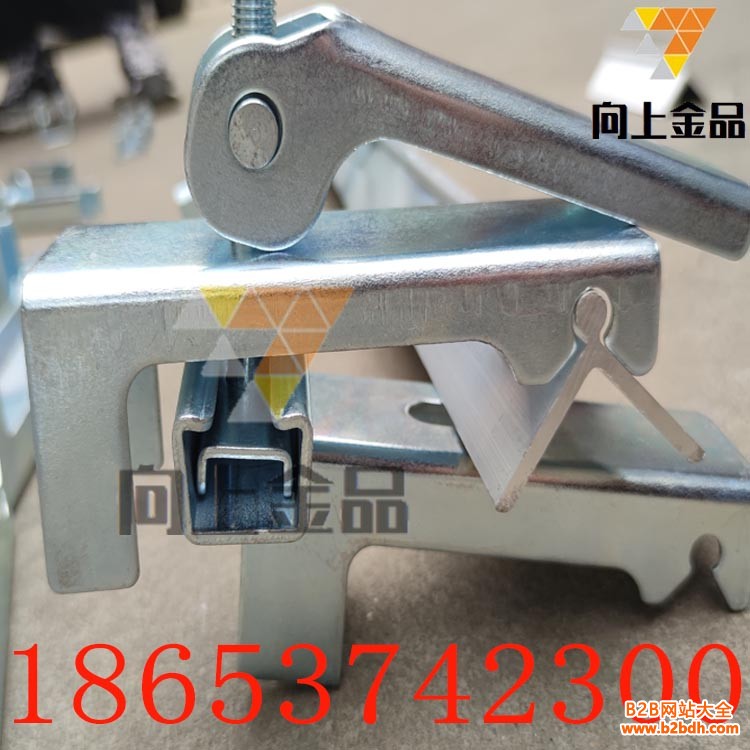 夹持器 (24)