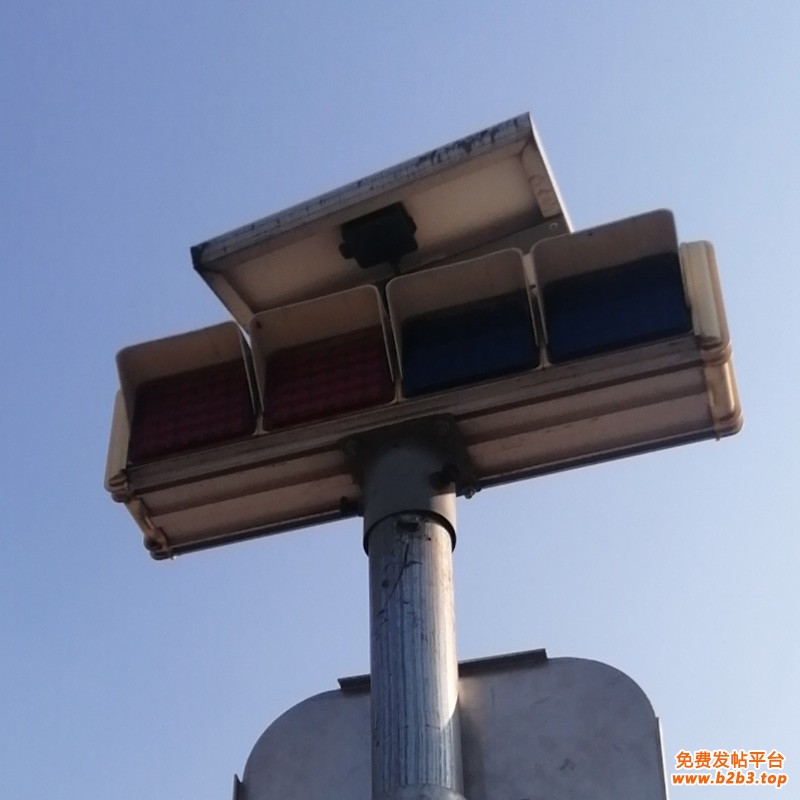 太阳能四灯爆闪灯