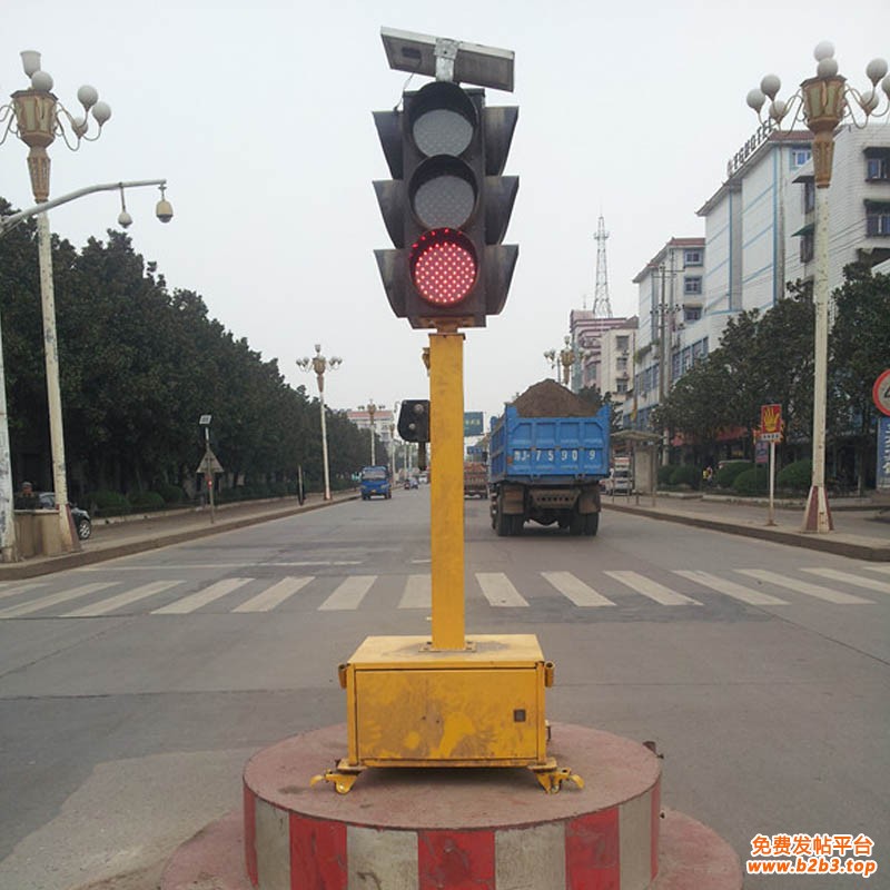 满屏太阳能红绿灯