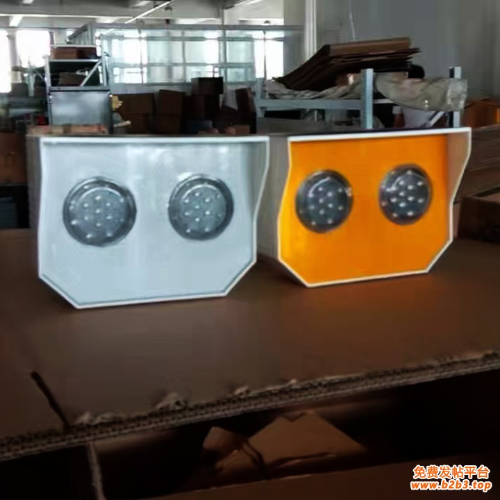 太阳能护栏警示灯