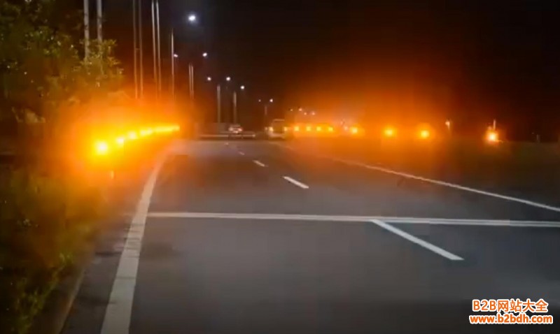 雾天行车智能安全诱导设备