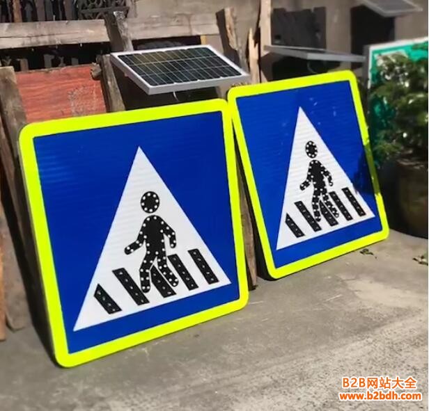 人行道发光警示标志